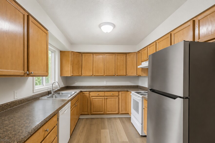 Building Photo - 1054 W 20th Ave