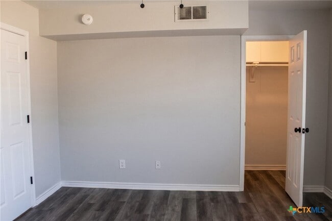 Building Photo - 2102 Hunt Dr