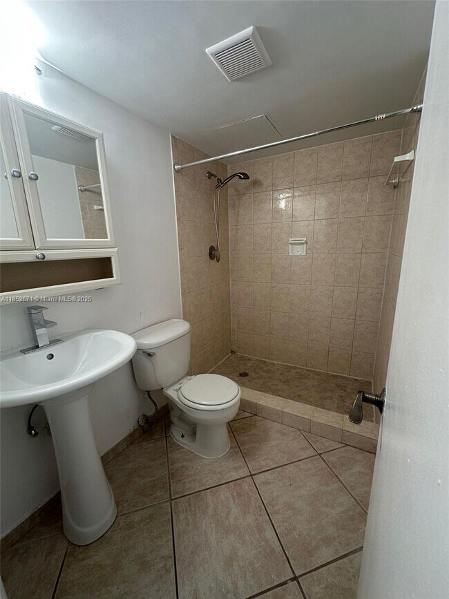Building Photo - 9273 Collins Ave