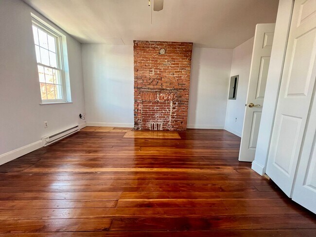 Building Photo - 713 S 2nd St