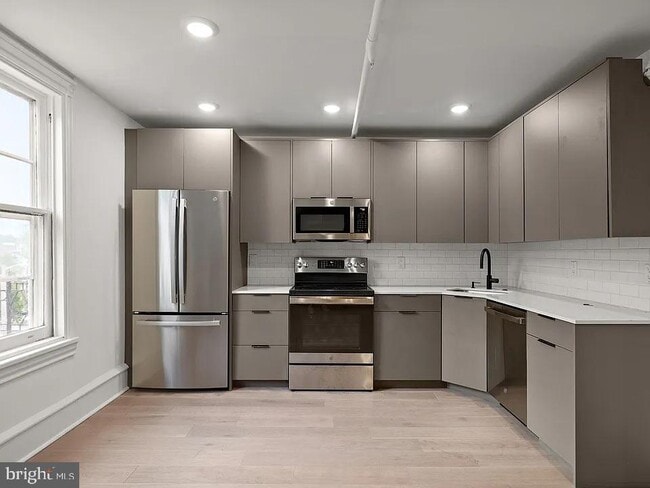 Building Photo - 1308 Delaware Ave