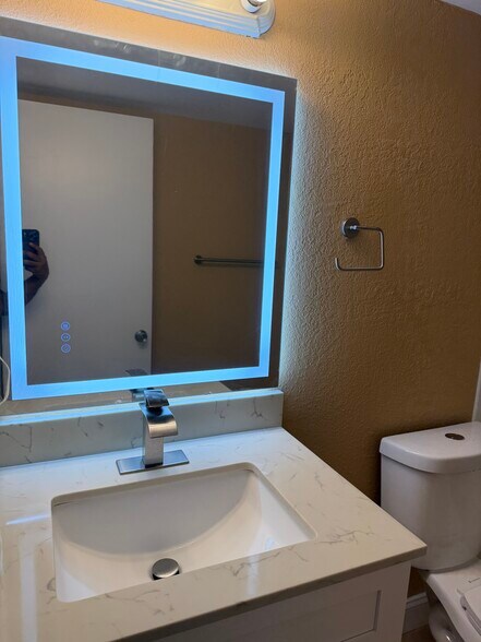 Building Photo - 120 Sparrow Dr