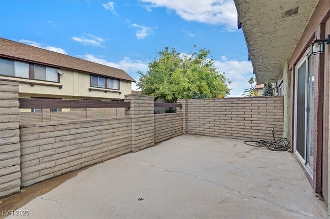Building Photo - 4474 Buena Vista Dr