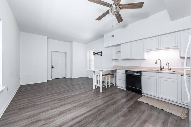 Building Photo - 310M Patriot Ln