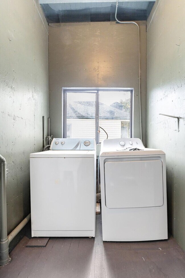 Building Photo - 3012 Steiner St