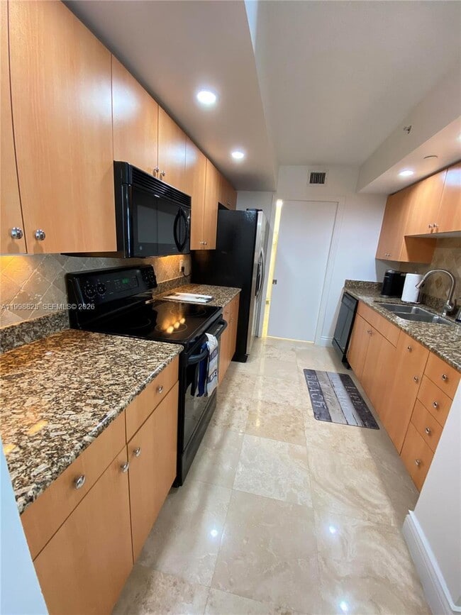 Building Photo - 6917 Collins Ave