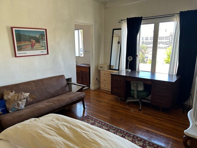 Building Photo - 229 S Westlake Ave