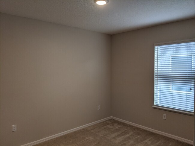 Building Photo - 544 Pinecrest Loop