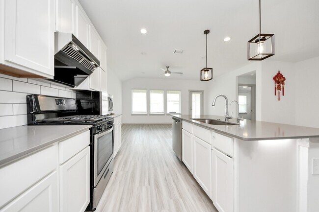 Building Photo - 7007 Fleetwood Crescent Wy