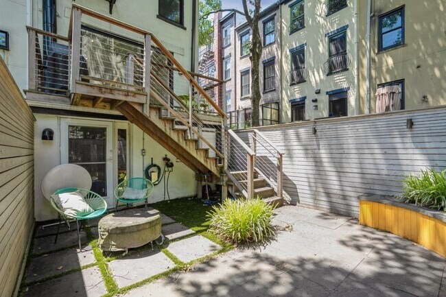Building Photo - 162 9th St