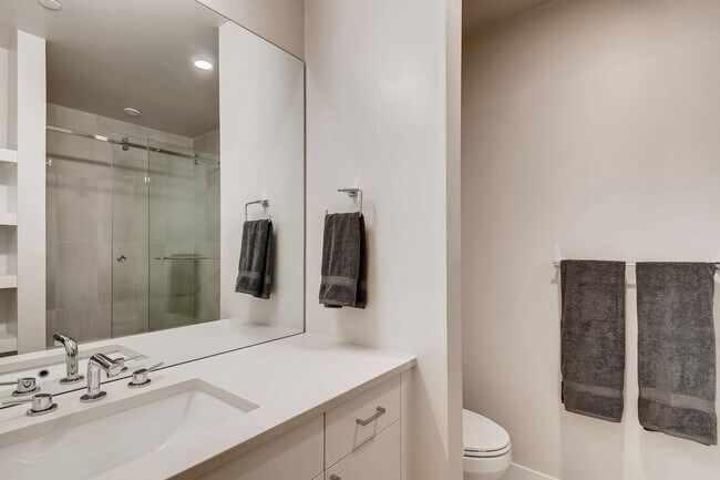 Building Photo - Contemporary Townhome with Rooftop Deck-Flatiron Views