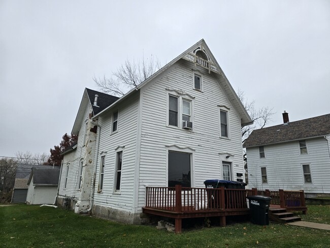 Building Photo - 949 13th St