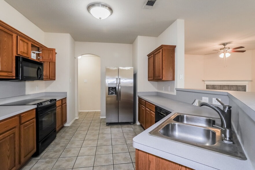 Building Photo - 12249 Shadow Wood Trail