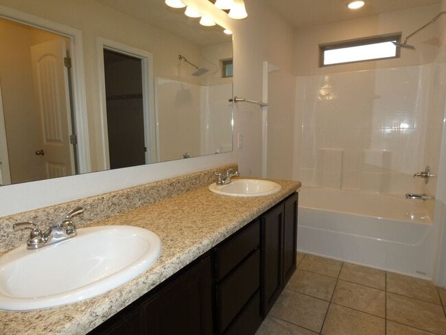 Building Photo - 5637 Peach Dr