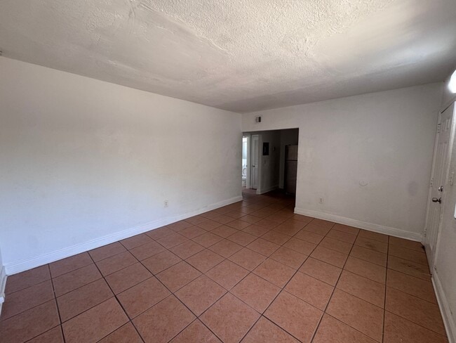 Building Photo - 5900 SW 26th St
