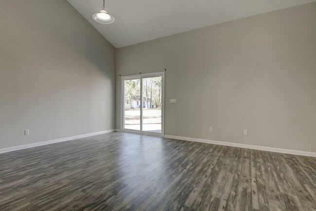 Building Photo - 144 Charter Dr