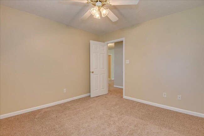 Building Photo - 924 Prairie Cir