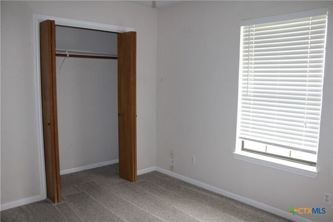Building Photo - 2226 University Dr