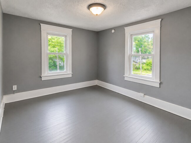 Building Photo - Three-bedroom one bathroom home for rent