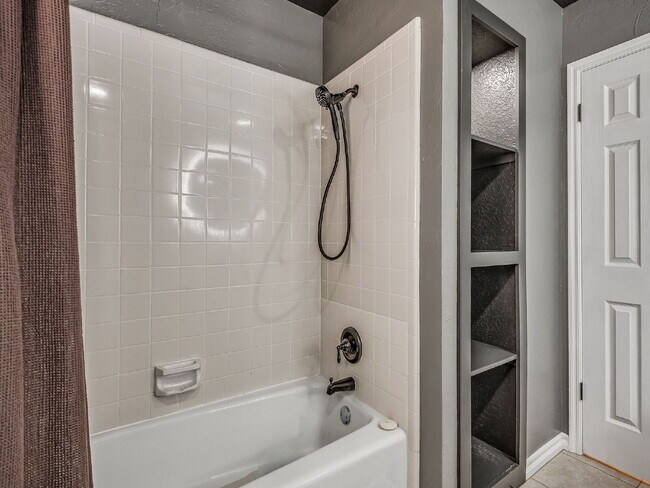 Building Photo - Immaculate Edmond Home with New Carpet and Storm Shelter!