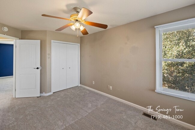 Building Photo - SPECTACULARLY HUGE 6BD HOME with PANORAMIC MOUNTAIN VIEWS - Security Deposit Waiver Available