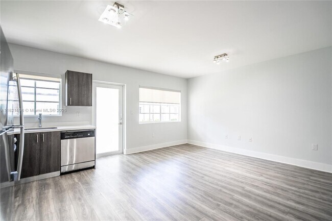Building Photo - 331 85th St