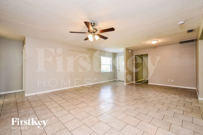 Building Photo - 656 Canal Dr