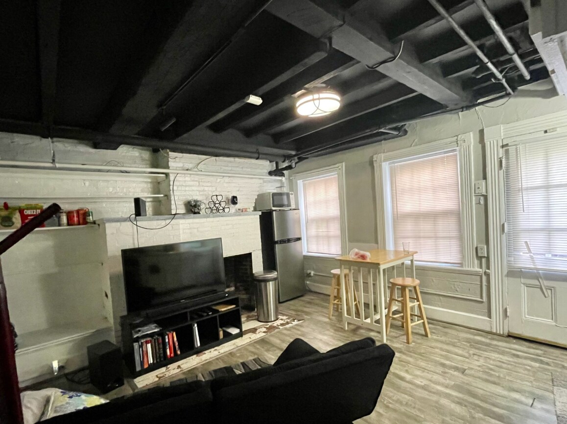 Building Photo - 7 Champney Pl