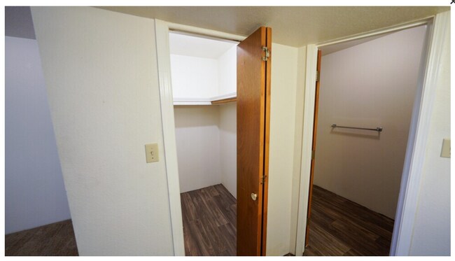 Building Photo - BRANDYWOOD PARK!!! FREE UTILITIES!! GREAT ...