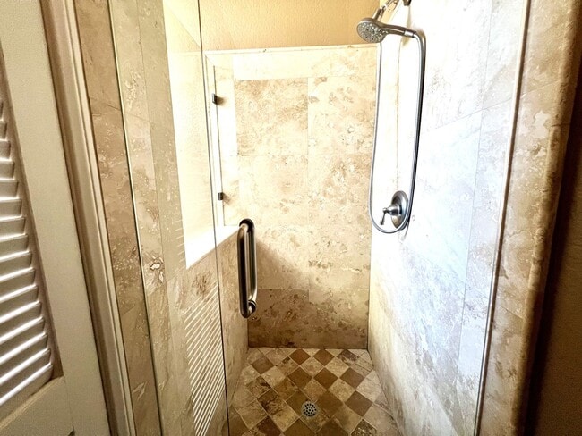 Building Photo - Beautiful 4 Bedroom, 2.5 Bath Single Famil...