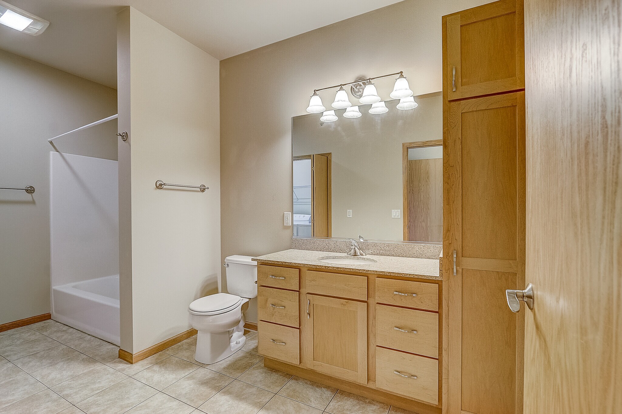 Bath - 6809 Milwaukee St