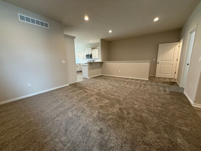 Building Photo - 6933 Claystone Dr