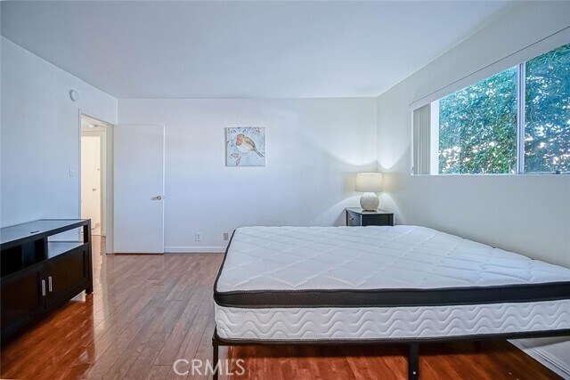 Building Photo - 4950 Louise Ave