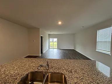 Building Photo - 324 vaccaro Dr