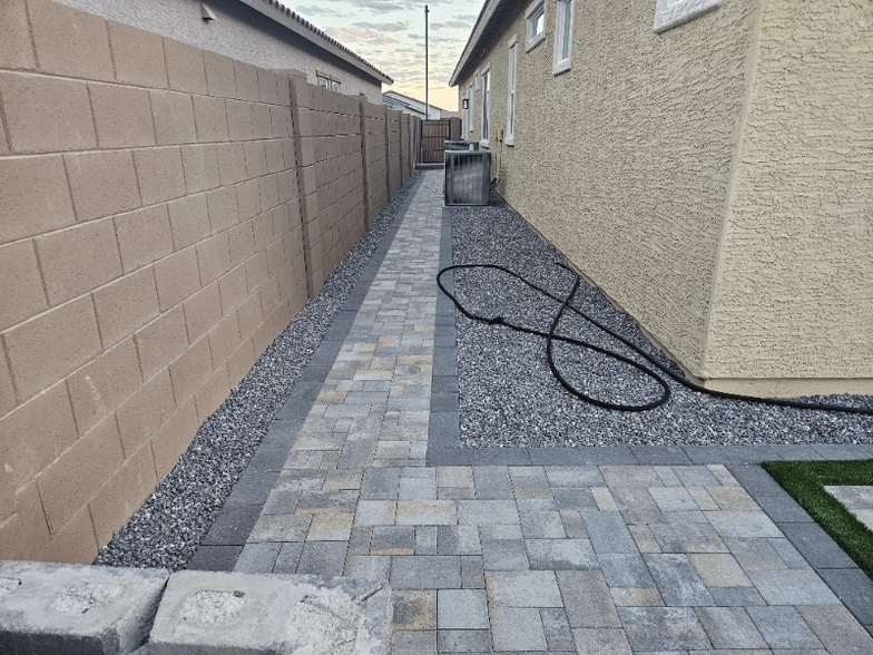 Building Photo - 17593 W Victory St