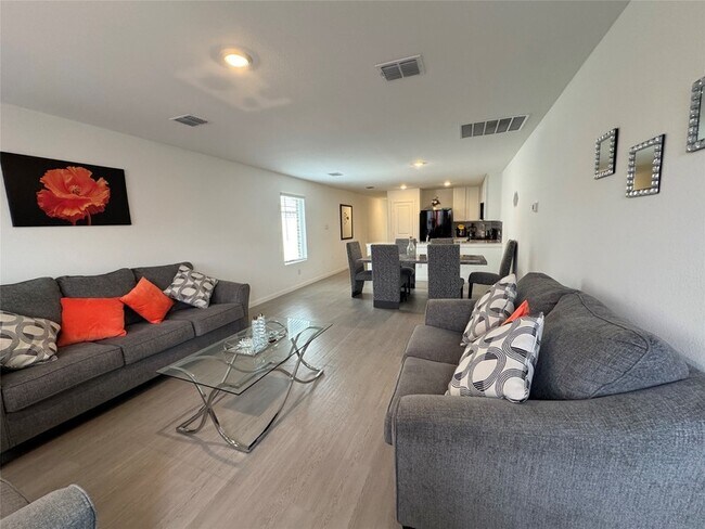 Building Photo - 3057 Ashbrook Ln