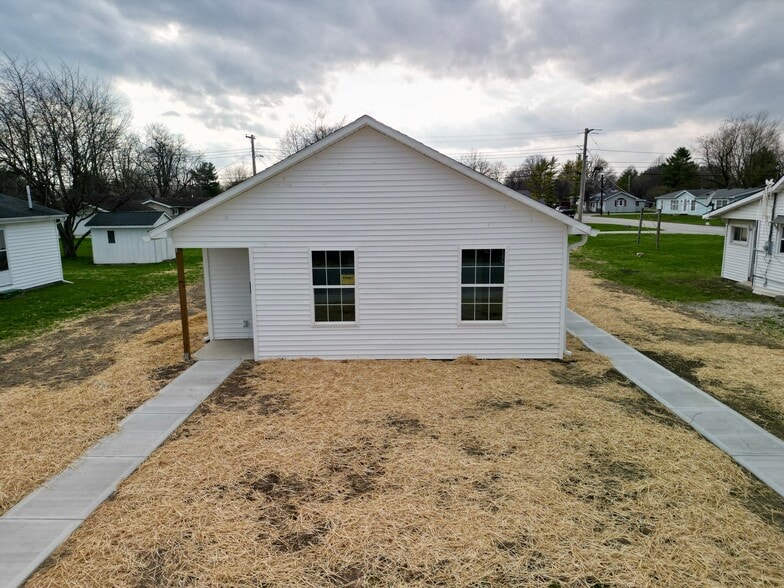 Building Photo - 836 Maple St