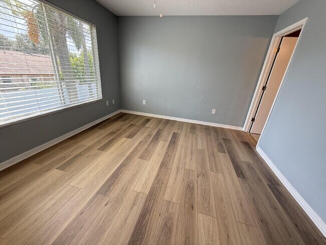 Building Photo - 3 bed 2.5 bath townhome in Gated Providence Lake Brandon