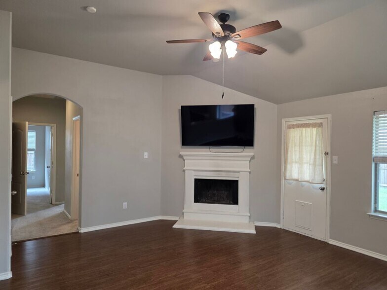 Building Photo - 6320 Spring Ranch Dr