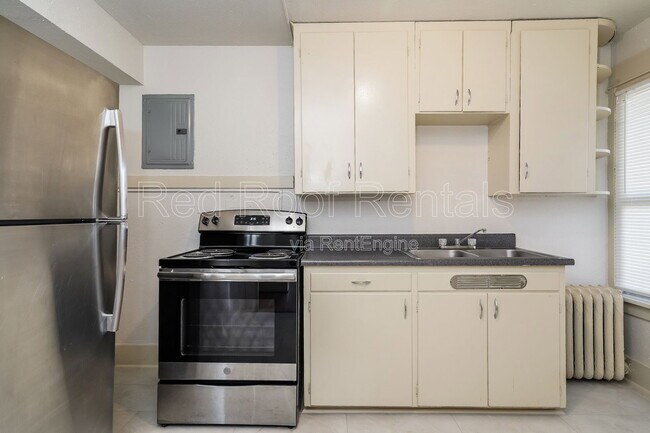 Building Photo - 1301-1311-1311 6th Ave