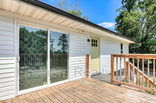 Building Photo - 1026 Weston St