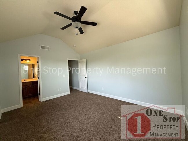 Building Photo - 3-Bedroom, 2.5-Bathroom in Platte City