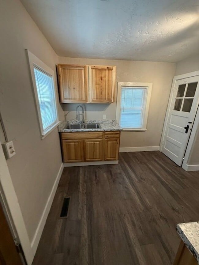 Building Photo - Fully renovated 1 bedroom in the heart of ...