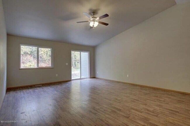 Building Photo - 1121 E Dellwood St