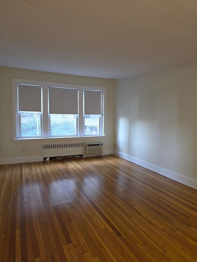 Building Photo - 40 Lancaster Terrace