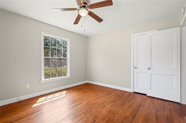 Building Photo - 555 Shady Oak Dr