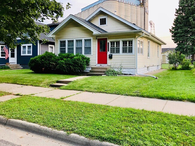 View from the street - 4048 Snelling Ave