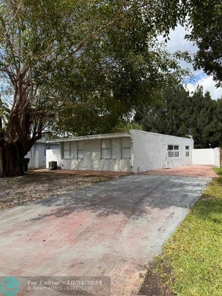 Building Photo - 327 Lancaster St