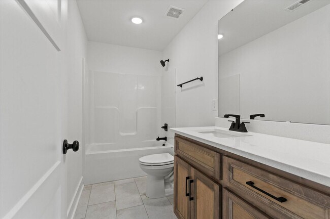 Building Photo - Charming and Spacious 4-Bedroom Home with Bonus Room and Private Backyard