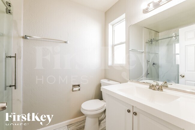 Building Photo - 1308 W Elm St